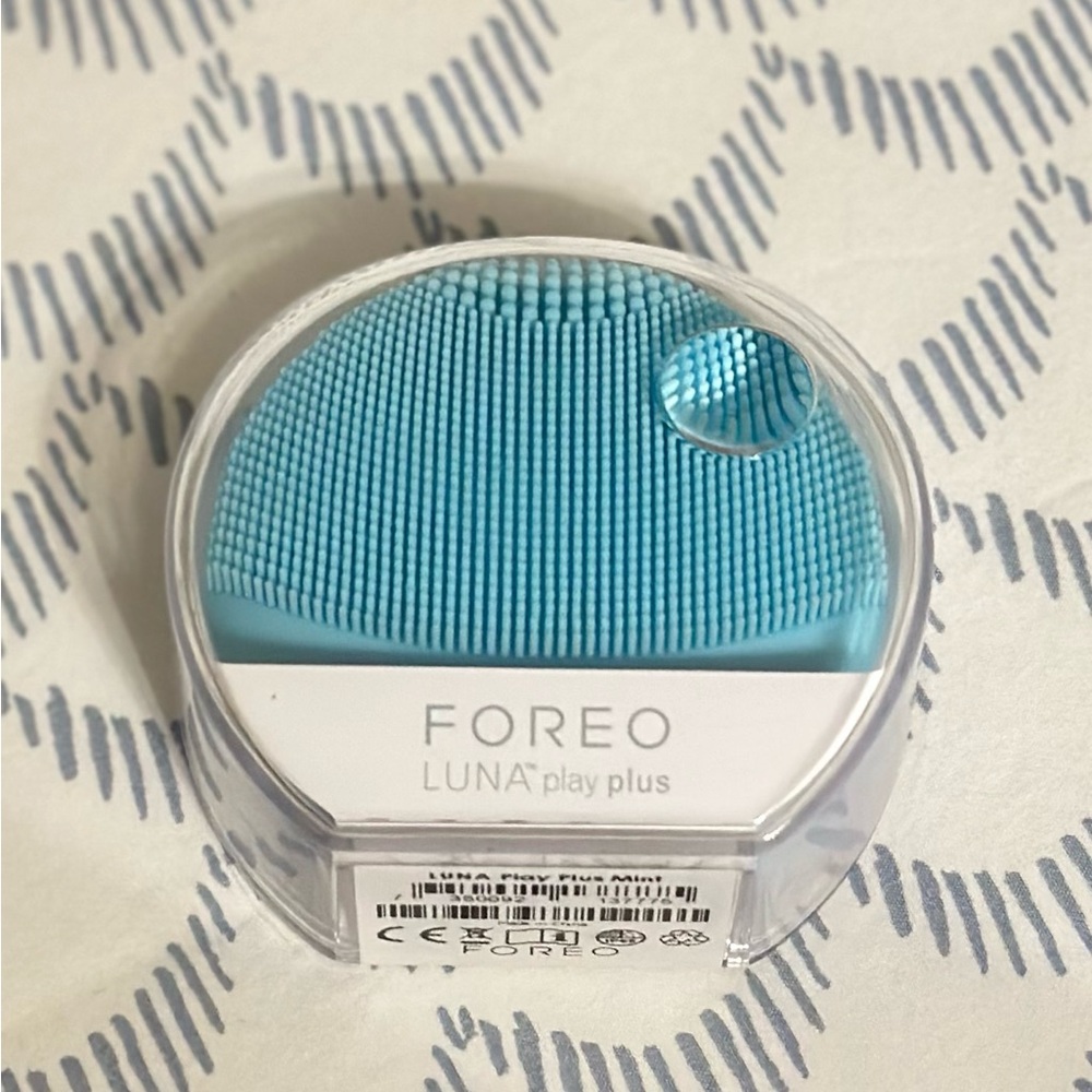 2/$40 - FOREO Luna Play Plus in Aqua Blue